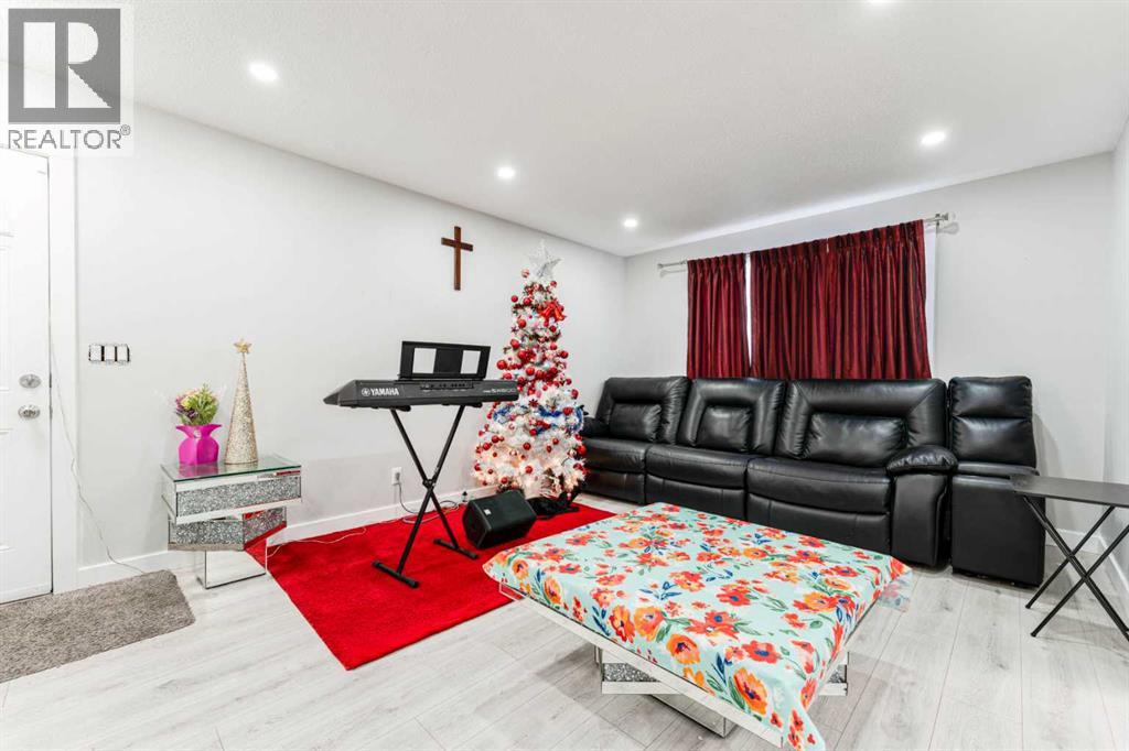 House for Sale in 6420 26 Avenue NE|Calgary, Alberta T1Y3V1 2