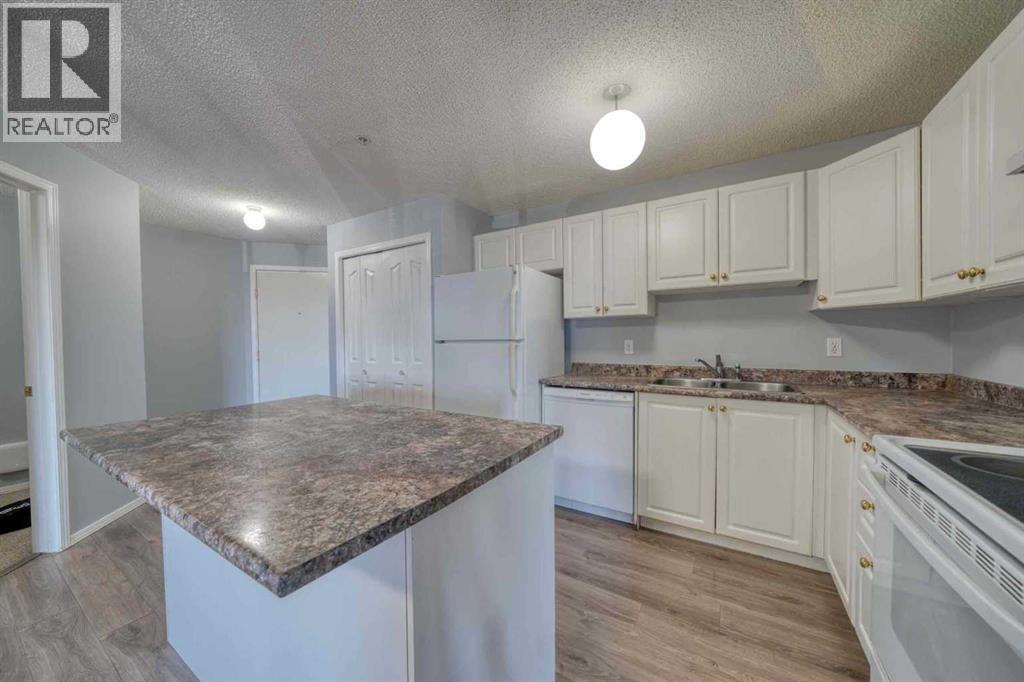 Apartment for Sale in 208, 1000 Somervale Court SW|Calgary, Alberta T2Y4K4 3