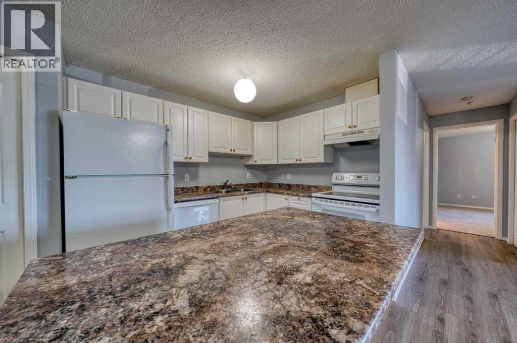 Apartment for Sale in 208, 1000 Somervale Court SW|Calgary, Alberta T2Y4K4 4