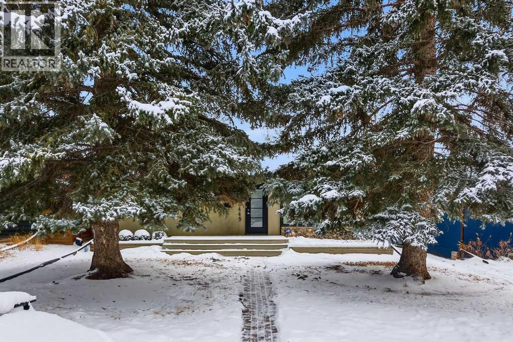 House for Sale in 3449 Lane Crescent SW|Calgary, Alberta T3R5X3 3