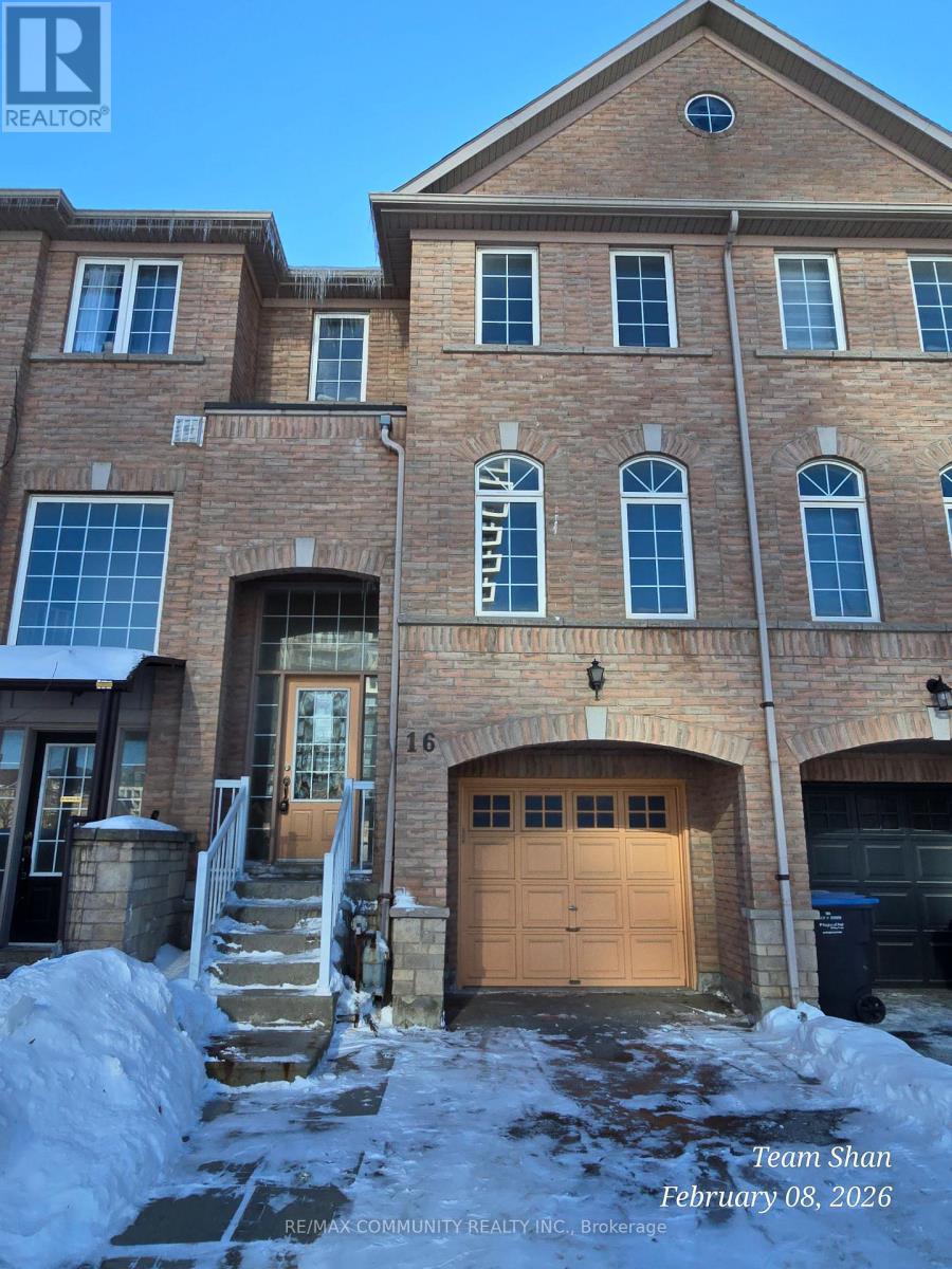 Row / Townhouse for Sale in 16 BERNARD AVENUE|Brampton (Fletcher's Creek South), Ontario L6Y5S6 3