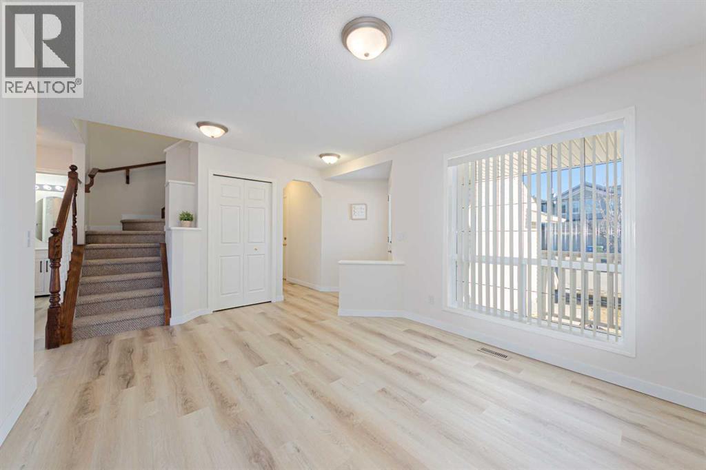 House for Sale in 320 Citadel Meadow Bay NW|Calgary, Alberta T3G4Z3 3