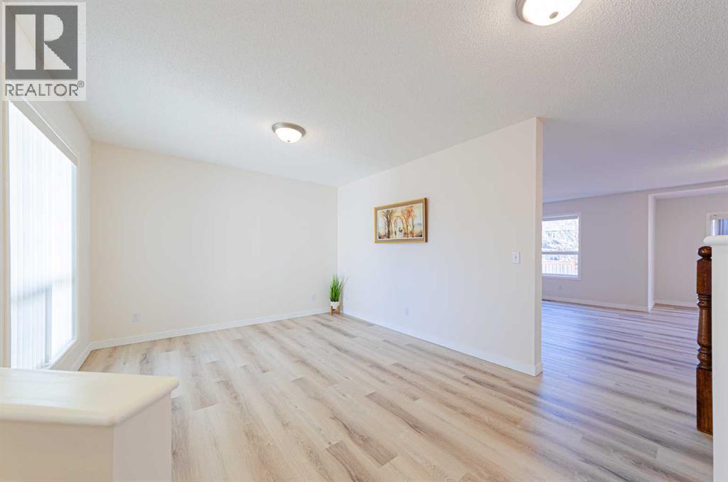 House for Sale in 320 Citadel Meadow Bay NW|Calgary, Alberta T3G4Z3 5