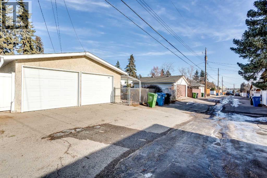 House for Sale in 819 Seymour Avenue SW|Calgary, Alberta T2W0N5 2