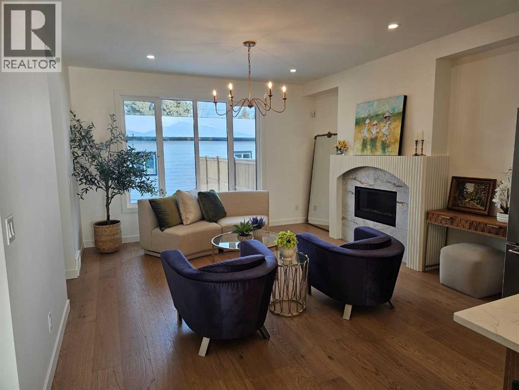 Duplex for Sale in 2038 54 Avenue SW|Calgary, Alberta T3E1L6 5