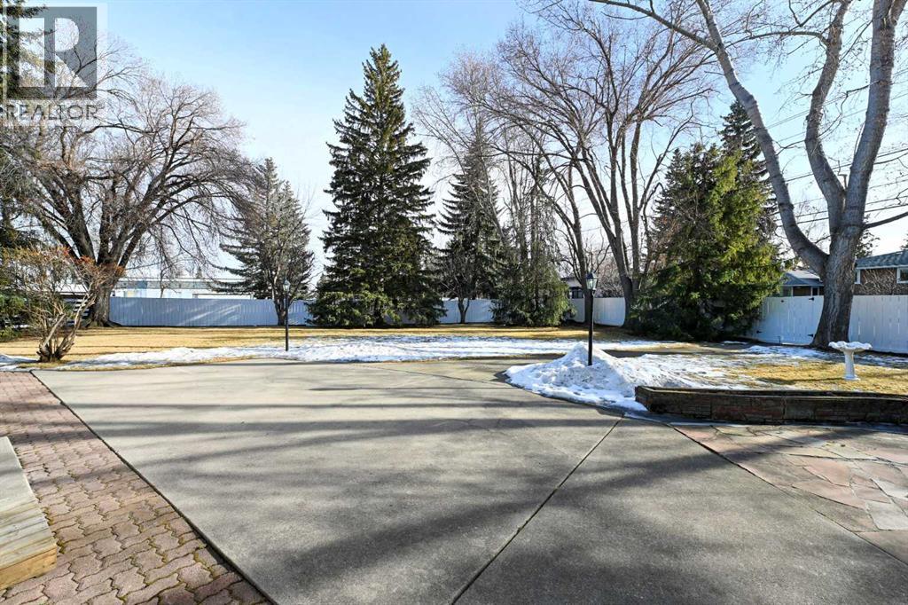 House for Sale in 1111 Beverley Boulevard SW|Calgary, Alberta T2V2C4 3