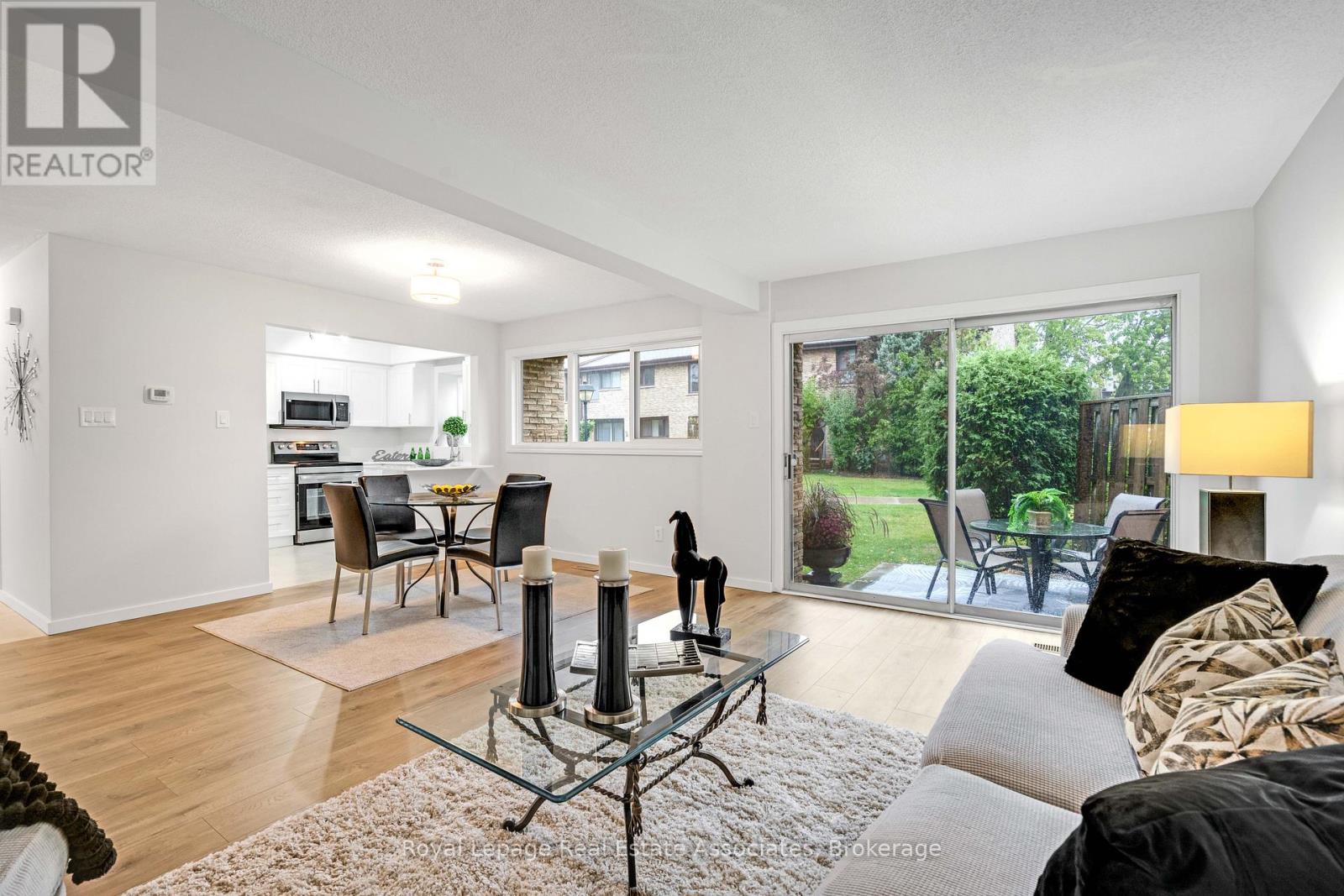 Row / Townhouse for Sale in 57 - 2605 WOODCHESTER DRIVE|Mississauga (Sheridan), Ontario L5K2E3 2