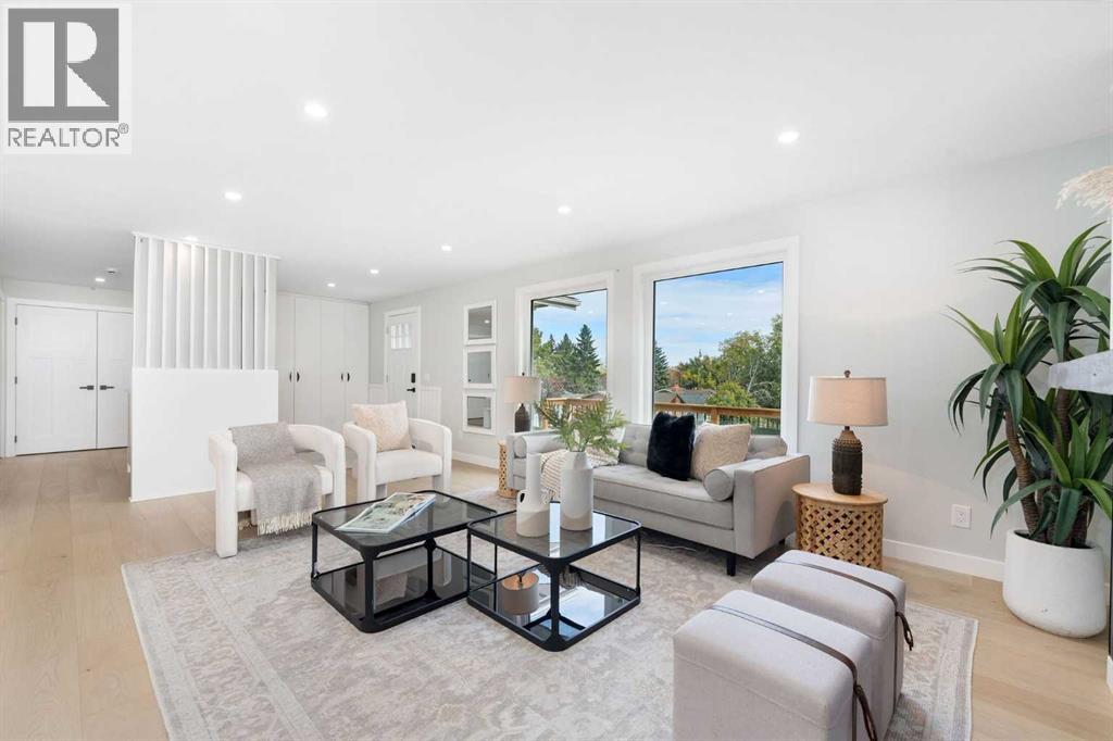 House for Sale in 328 Cantrell Place SW|Calgary, Alberta T2W2A3 5