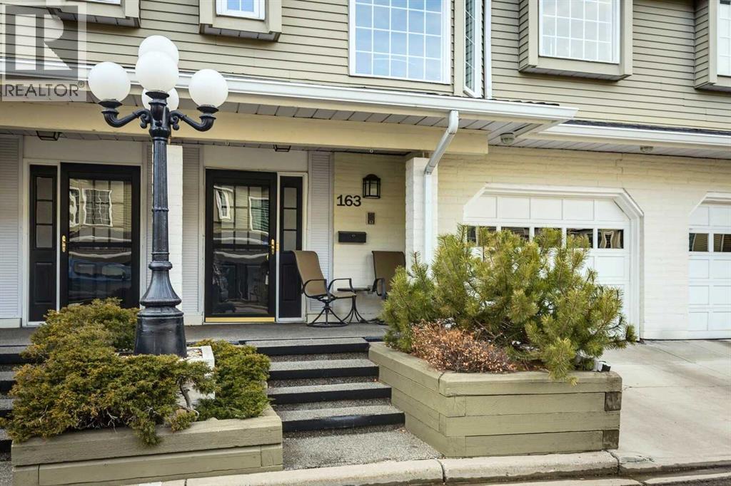 Row / Townhouse for Sale in 163, 3437 42 Street NW|Calgary, Alberta T3A2M7 3