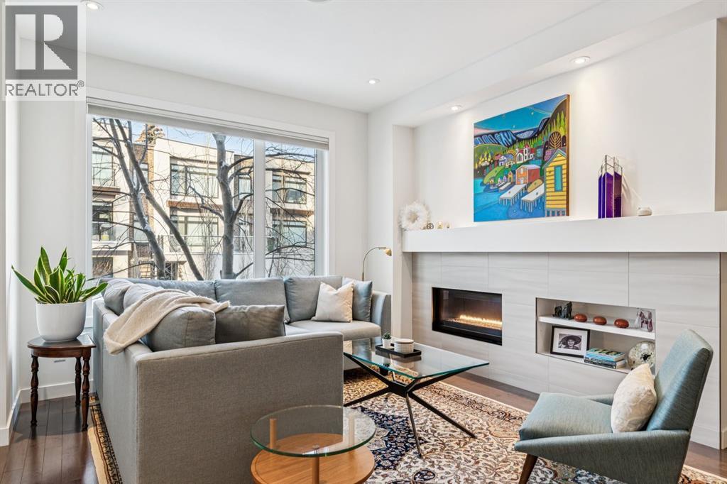 Row / Townhouse for Sale in 2924 15 Street SW|Calgary, Alberta T2T6R3 2