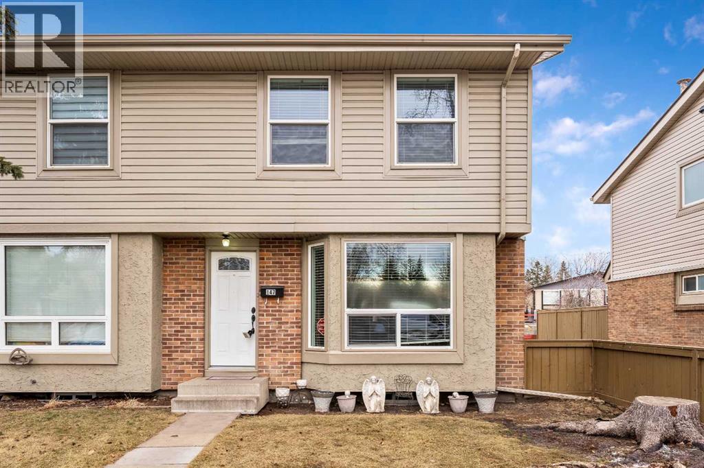 Row / Townhouse for Sale in 147, 123 Queensland Drive SE|Calgary, Alberta T2J5J4