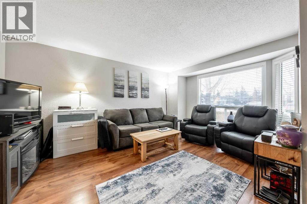 Row / Townhouse for Sale in 147, 123 Queensland Drive SE|Calgary, Alberta T2J5J4 3