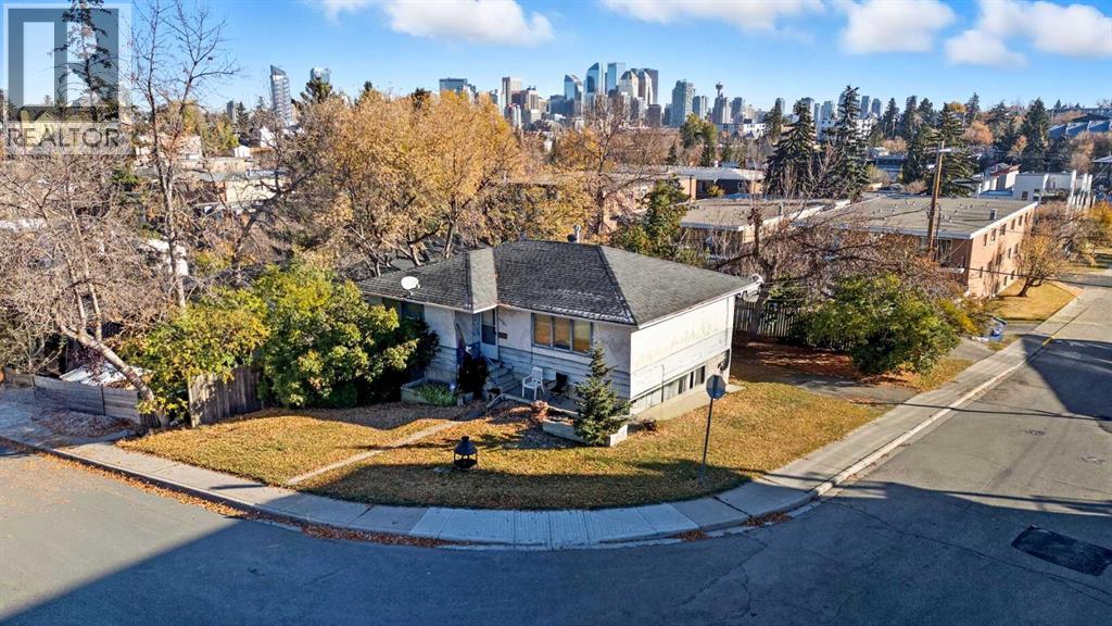 House for Sale in 2524 17a Street|Calgary, Alberta t2t4s4 4