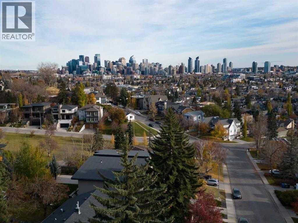 House for Sale in 2304 JUNIPER Road NW|Calgary, Alberta T2N3V2 5