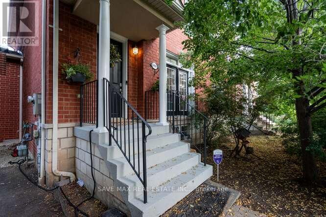 Row / Townhouse for Sale in 3452 EGLINTON AVENUE W|Mississauga (Churchill Meadows), Ontario L5M7P4 2