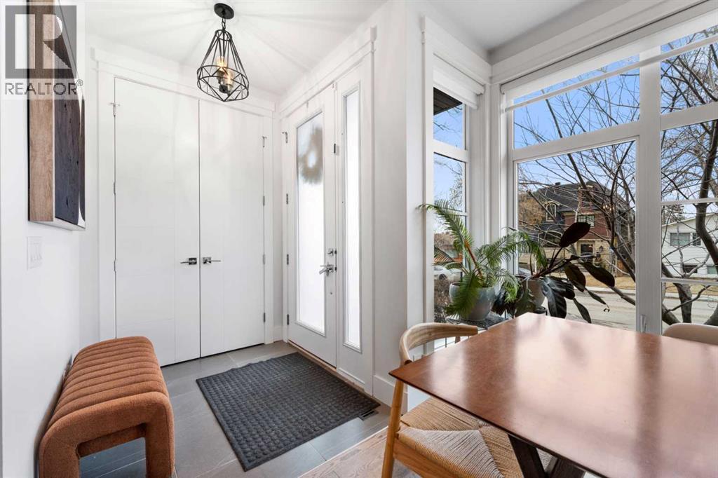 Duplex for Sale in 2835 35 Street SW|Calgary, Alberta T3E2Y4 2