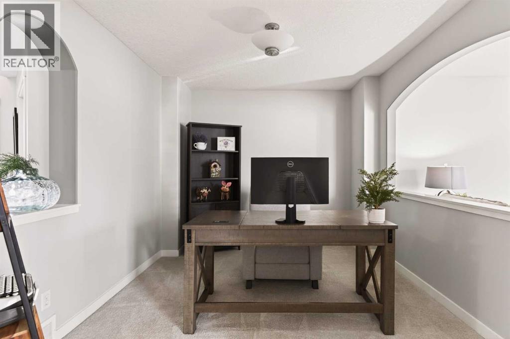 House for Sale in 4 Cougarstone Square SW|Calgary, Alberta T3H5J3 5