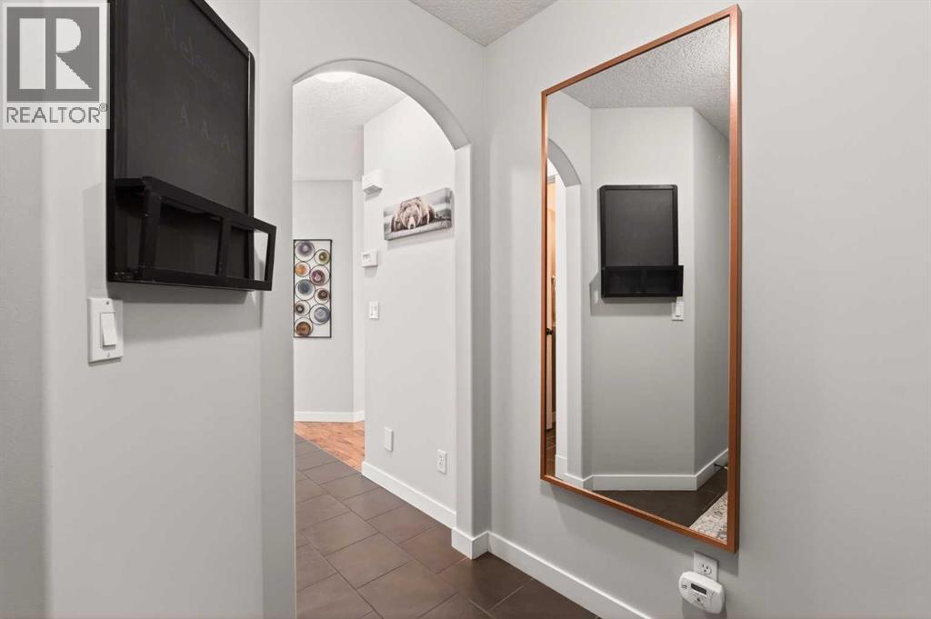 House for Sale in 4 Cougarstone Square SW|Calgary, Alberta T3H5J3 4