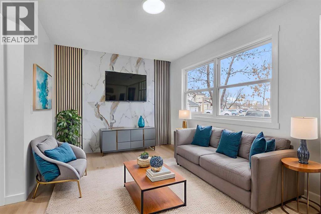 Row / Townhouse for Sale in 63 Penworth Close SE|Calgary, Alberta T2A5N4