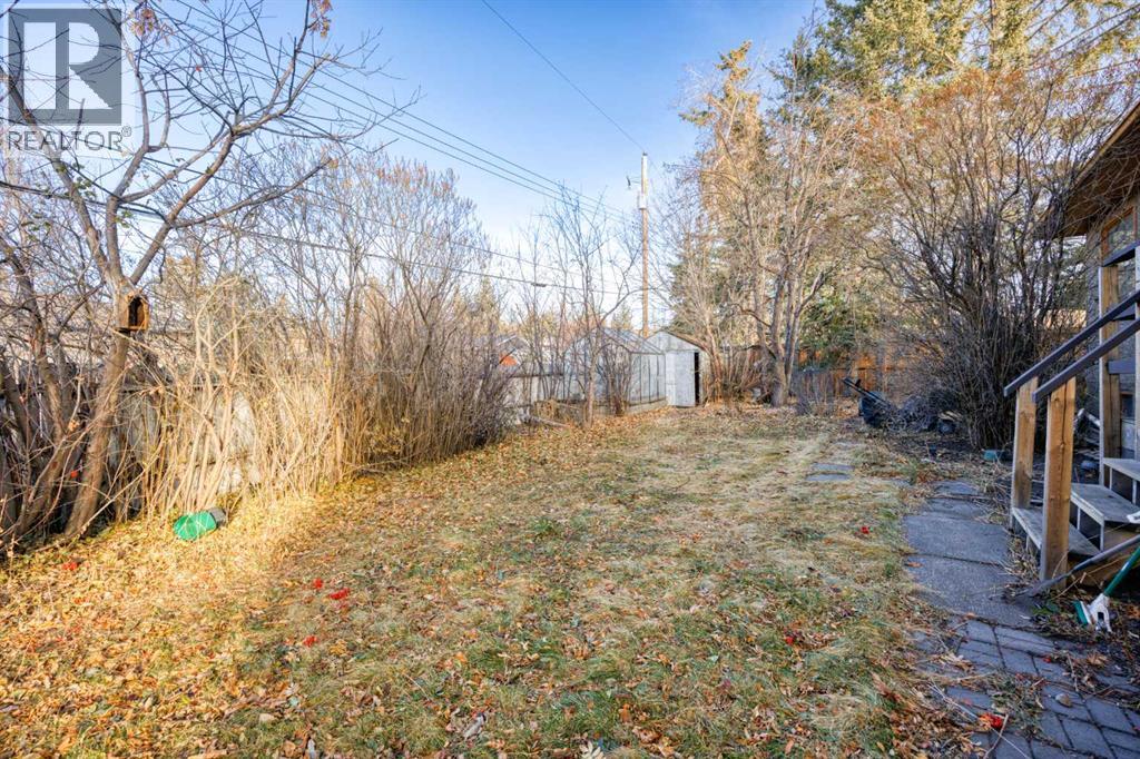 House for Sale in 58 Canyon Drive NW|Calgary, Alberta T2L0R3 2