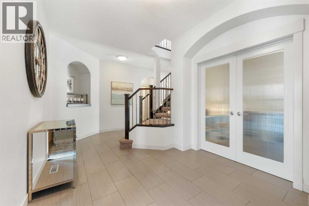 House for Sale in 35 Aspenshire Drive SW|Calgary, Alberta T3H0M2 3