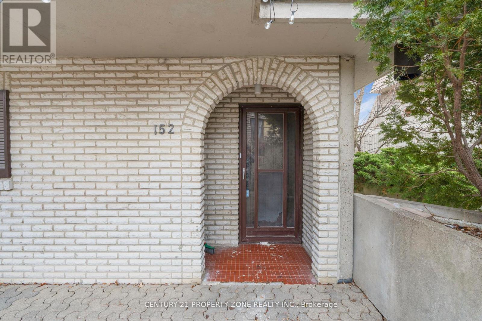 Row / Townhouse for Sale in 152 - 1250 MISSISSAUGA VALLEY BOULEVARD|Mississauga (Mississauga Valleys), Ontario L5A3R6 2