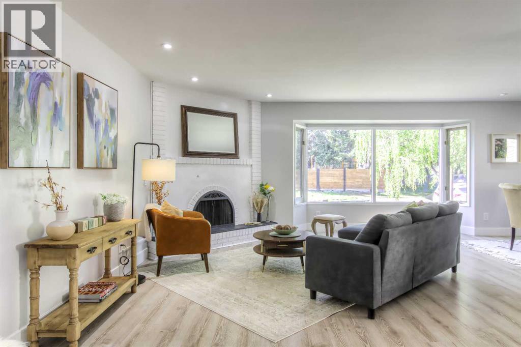 House for Sale in 511 Cedarille Crescent SW|Calgary, Alberta T2W2H6