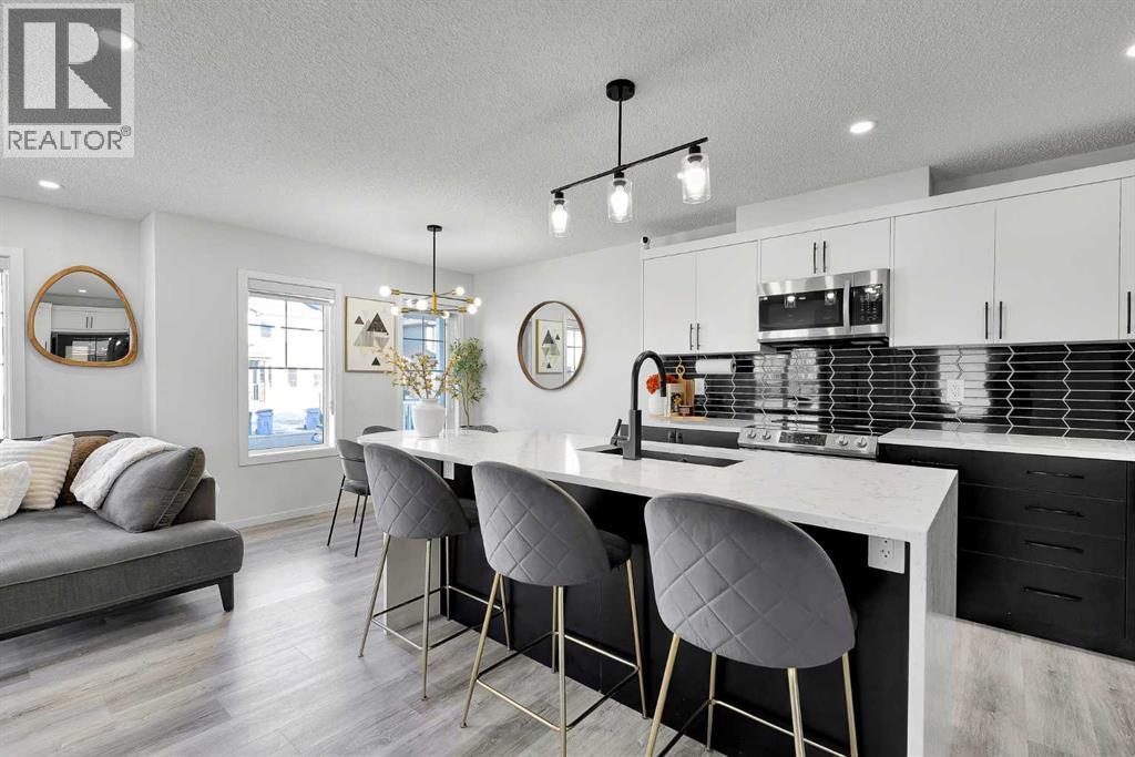 Row / Townhouse for Sale in 11 Carringham Way NW|Calgary, Alberta T3P1W2 4