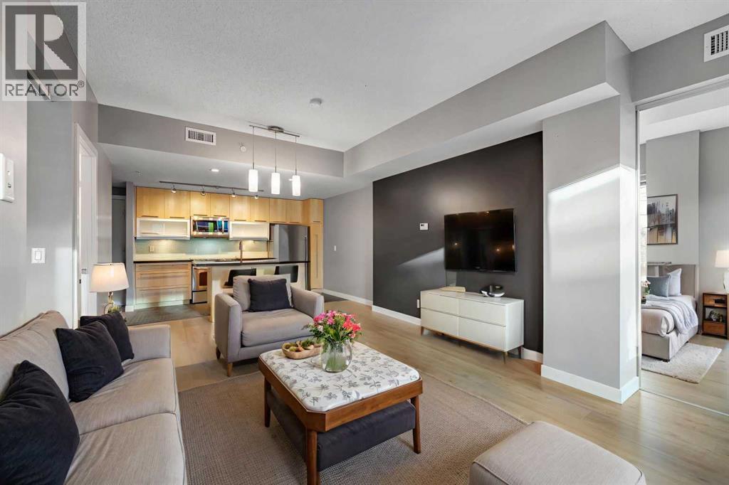Apartment for Sale in 201, 215 13 Avenue SW|Calgary, Alberta T2R0V6 2