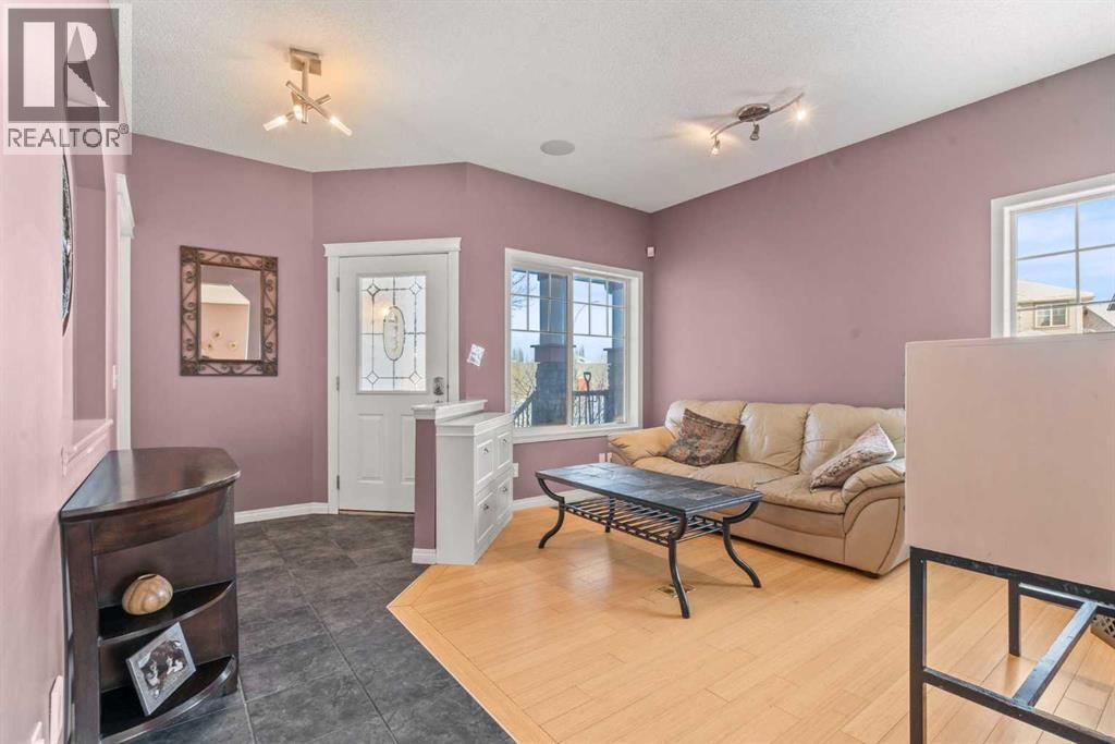 House for Sale in 15 Chapalina Close SE|Calgary, Alberta T2X3W2 2