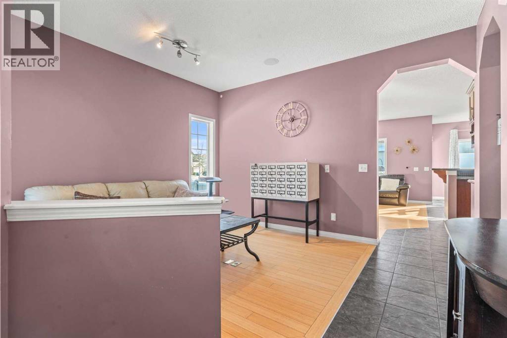 House for Sale in 15 Chapalina Close SE|Calgary, Alberta T2X3W2 4