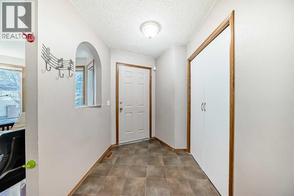 House for Sale in 78 Sandringham Way NW|Calgary, Alberta T3K3V7 2