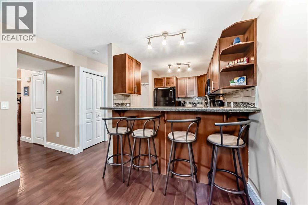 Row / Townhouse for Sale in 169, 79 Glamis Green SW|Calgary, Alberta T3E6T9 4