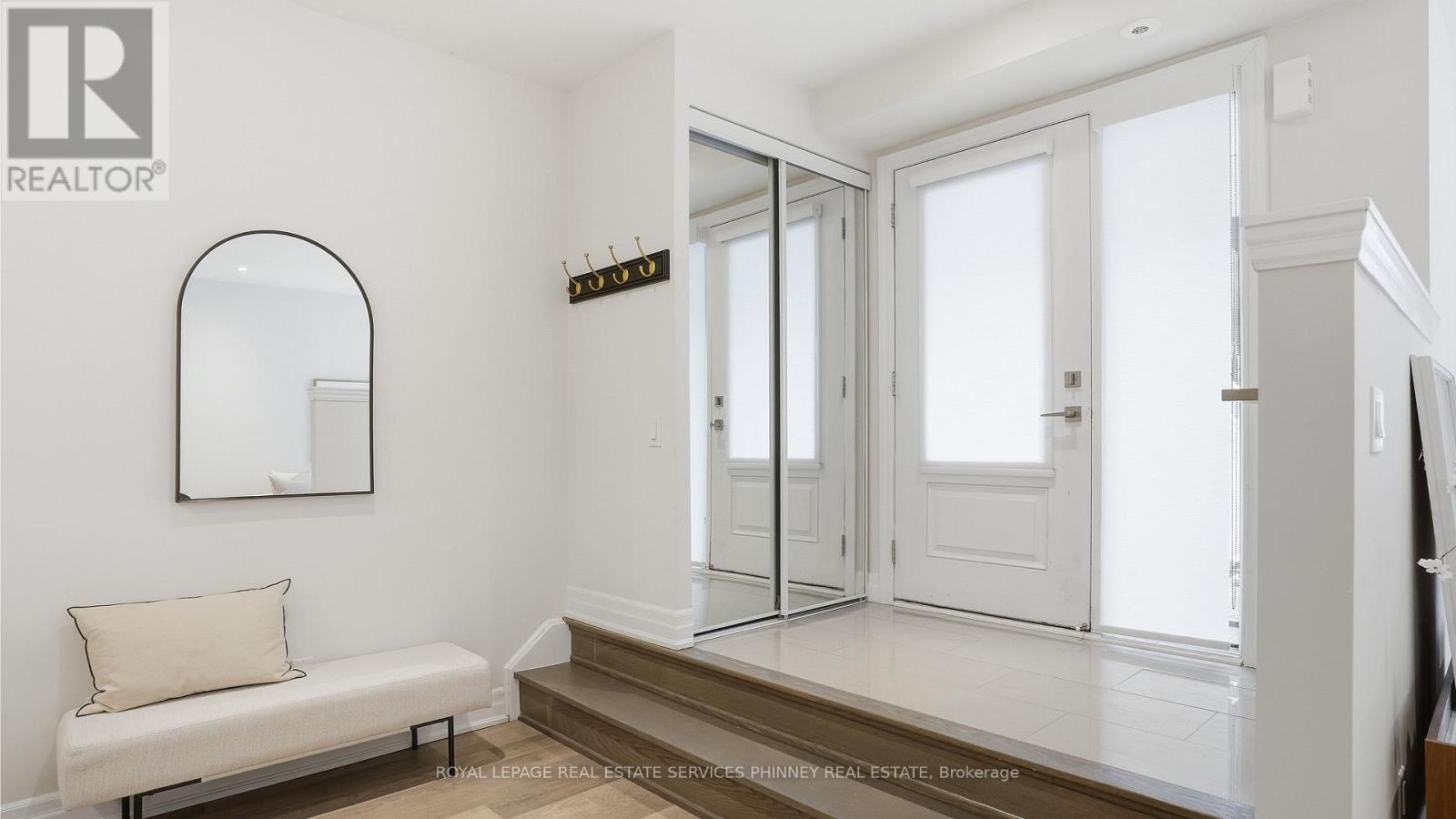 Row / Townhouse for Sale in 201 - 652 CRICKLEWOOD DRIVE|Mississauga (Mineola), Ontario L5G0A5 2