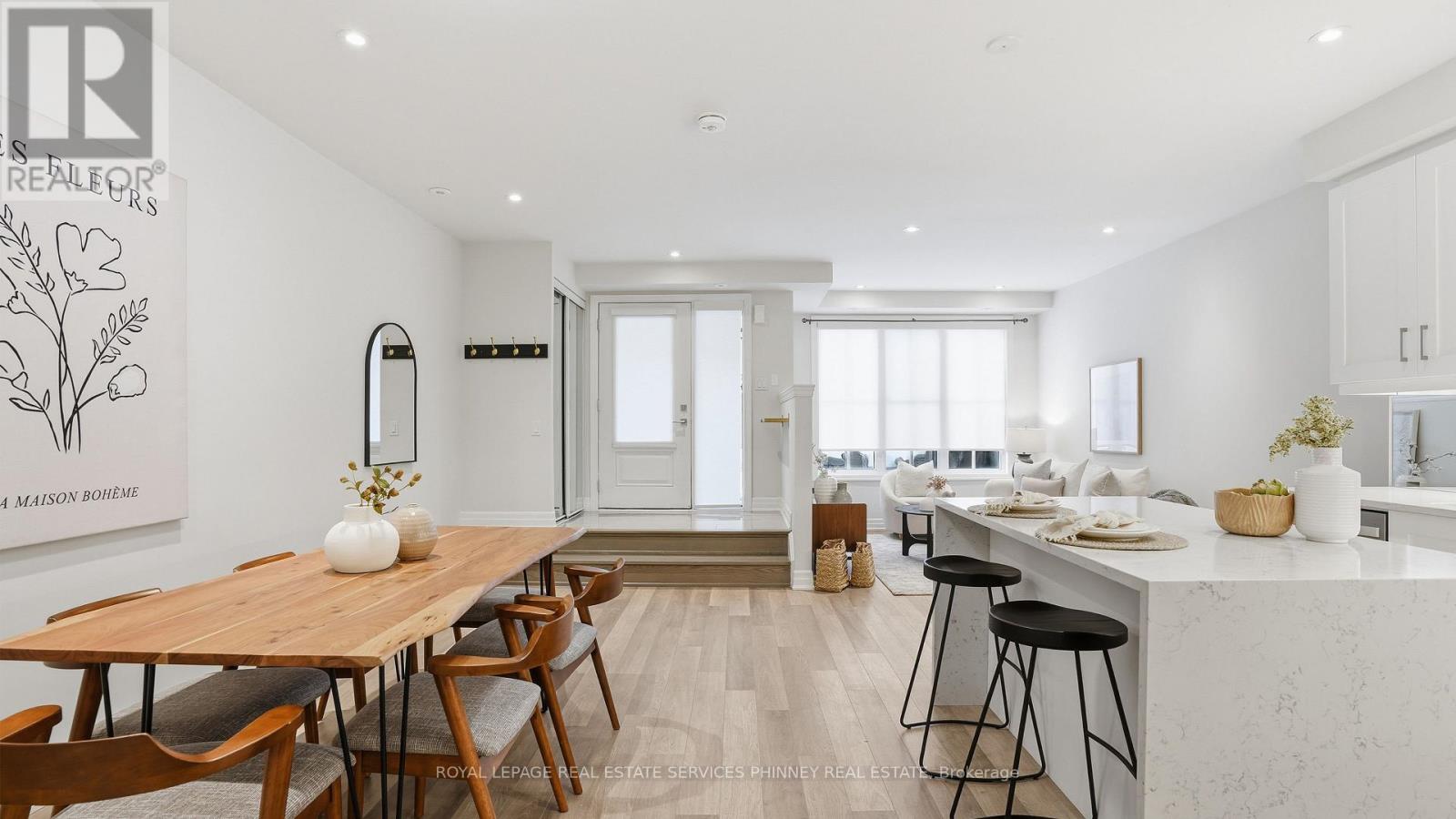 Row / Townhouse for Sale in 201 - 652 CRICKLEWOOD DRIVE|Mississauga (Mineola), Ontario L5G0A5 3