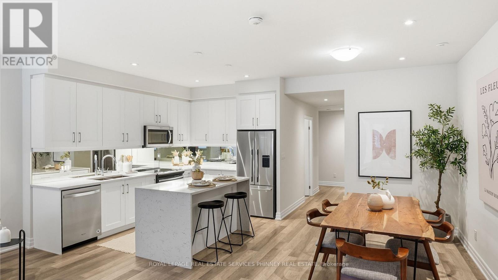 Row / Townhouse for Sale in 201 - 652 CRICKLEWOOD DRIVE|Mississauga (Mineola), Ontario L5G0A5 4