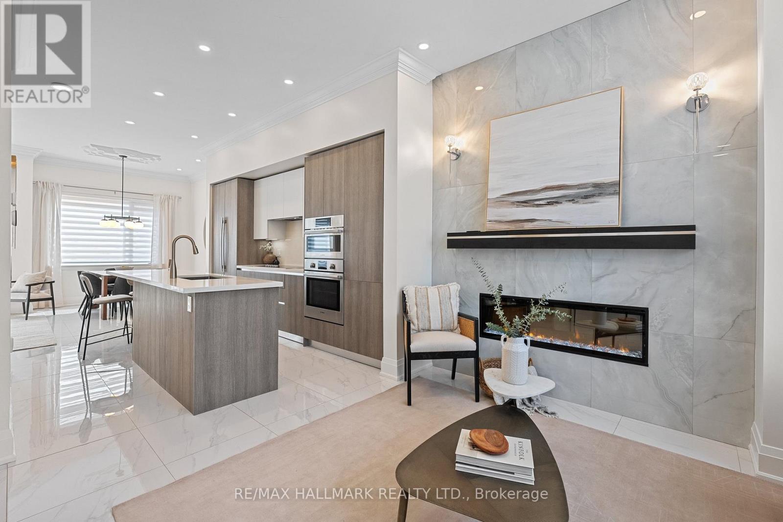 Row / Townhouse for Sale in 129 HIGH STREET W|Mississauga (Port Credit), Ontario L5H1K4 3