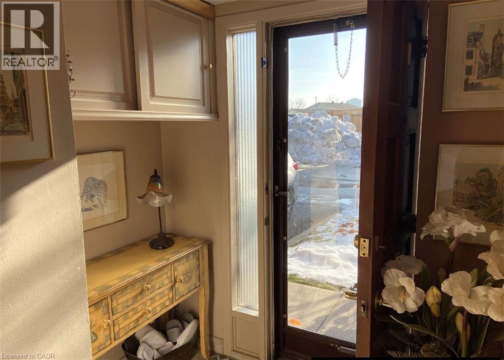 Row / Townhouse for Sale in 3395 CLIFF Road N Unit# 38|Mississauga, Ontario L5A3M7 3