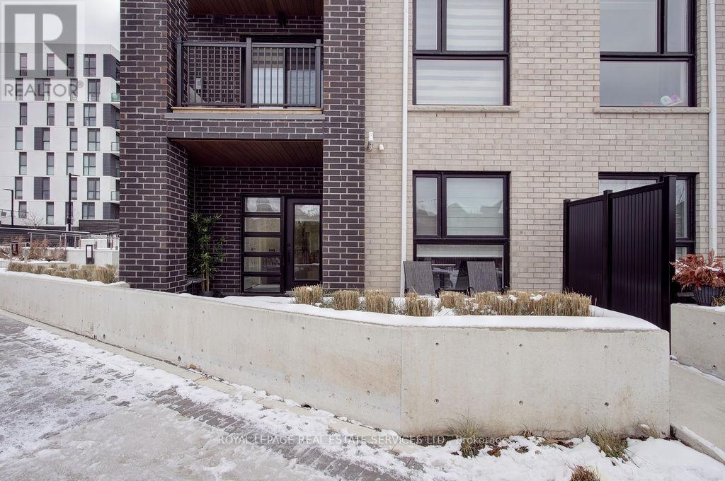 Row / Townhouse for Sale in 123 - 349 WHEAT BOOM DRIVE E|Oakville (JM Joshua Meadows), Ontario L6H7X5 2