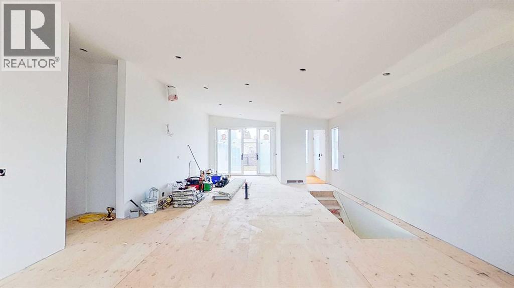 House for Sale in 5616 Lodge Crescent SW|Calgary, Alberta T3E5Y7 3