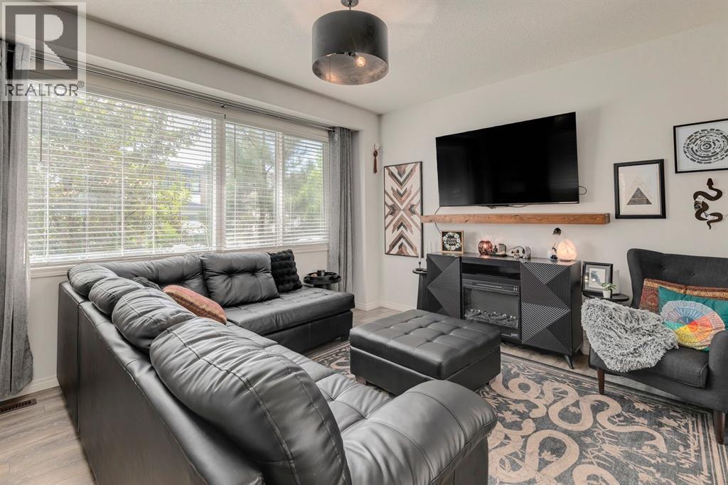 House for Sale in 53 Seton Manor SE|Calgary, Alberta T2C2C9 5