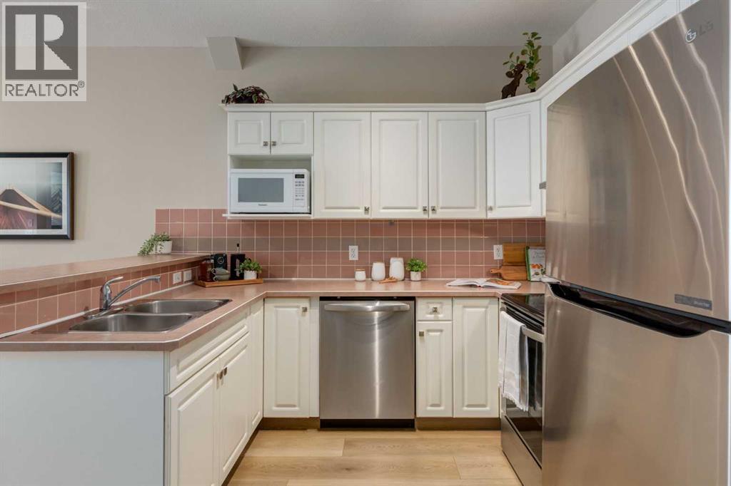 Apartment for Sale in 203, 2134 Kensington Road NW|Calgary, Alberta T2N3R7 5