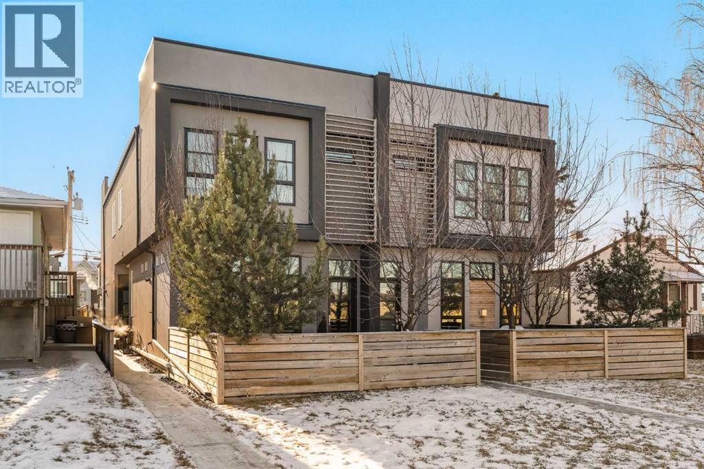 Row / Townhouse for Sale in 2, 127 24 Avenue NE|Calgary, Alberta T2E1W7