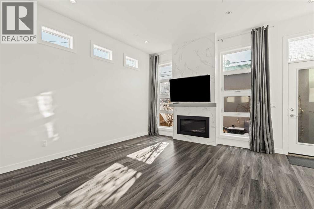 Row / Townhouse for Sale in 2, 127 24 Avenue NE|Calgary, Alberta T2E1W7 5