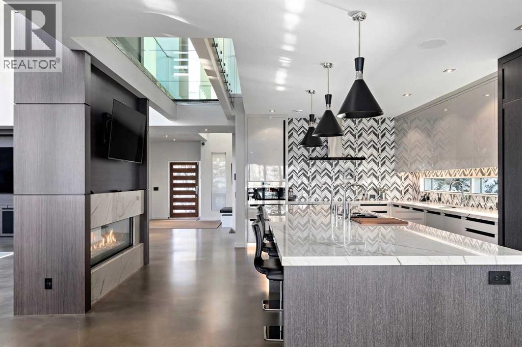 House for Sale in 25 Posthill Drive SW|Calgary, Alberta T3H0A8 2