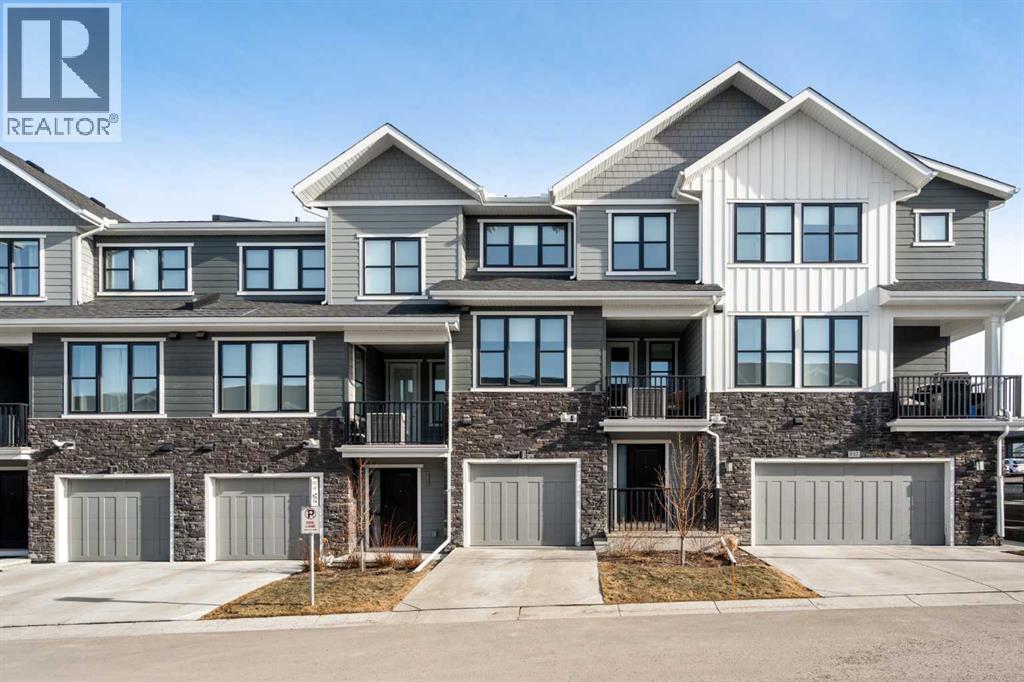 Row / Townhouse for Sale in 915 Crestridge Common SW|Calgary, Alberta T3B6L6
