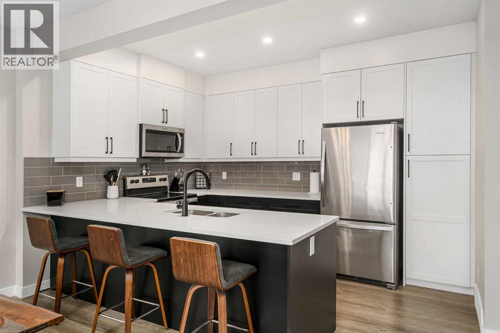 Row / Townhouse for Sale in 915 Crestridge Common SW|Calgary, Alberta T3B6L6 4