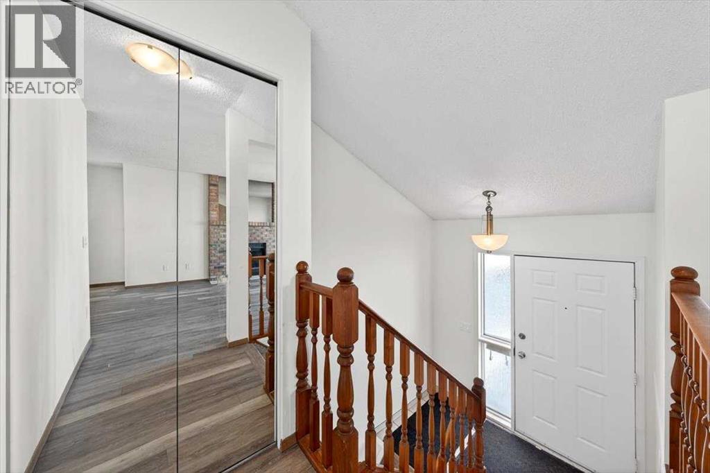 House for Sale in 184 Falmere Way NE|Calgary, Alberta T3J2Y2 4