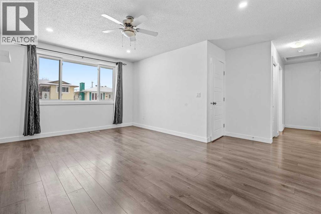 House for Sale in 263 Doverview Crescent SE|Calgary, Alberta T2B1Y7 5