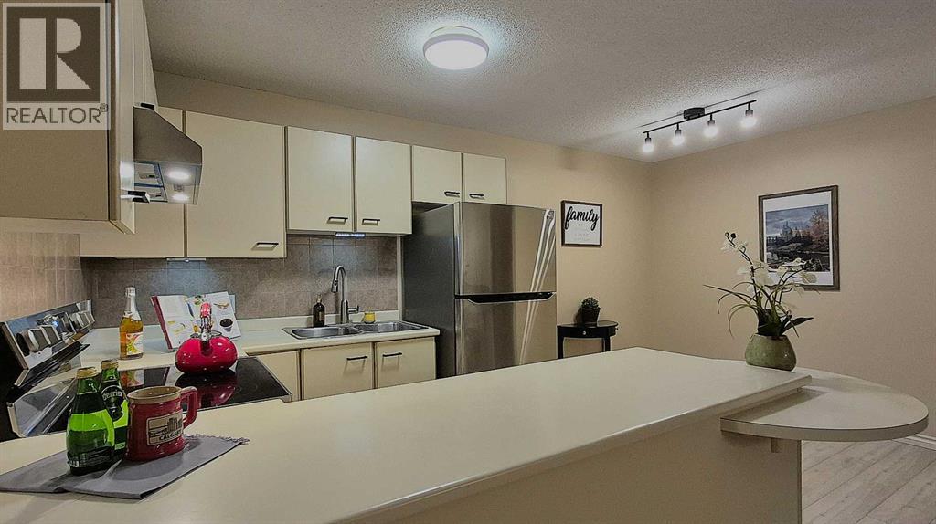 Apartment for Sale in 22, 2722 EDENWOLD Heights NW|Calgary, Alberta T3A3Y5 5